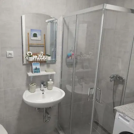 # Espresso 2 Sa Garazom Apartamento Sremska Mitrovica