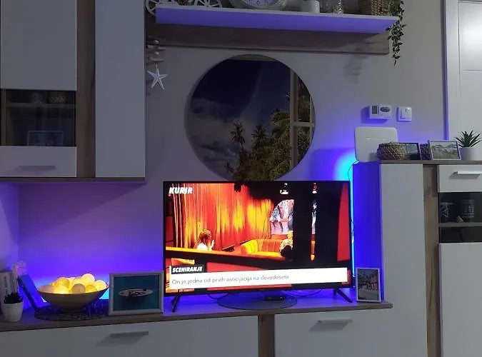 # Espresso 2 Sa Garazom 斯雷姆斯卡米特罗维察