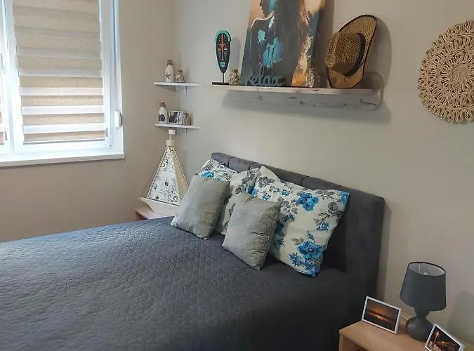 # Espresso 2 Sa Garazom * 斯雷姆斯卡米特罗维察