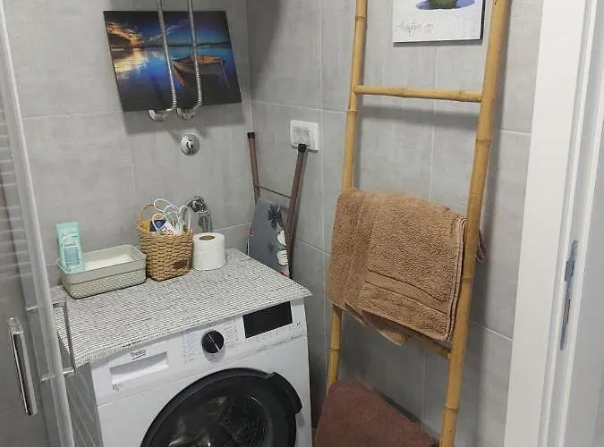 # Espresso 2 Sa Garazom * 斯雷姆斯卡米特罗维察